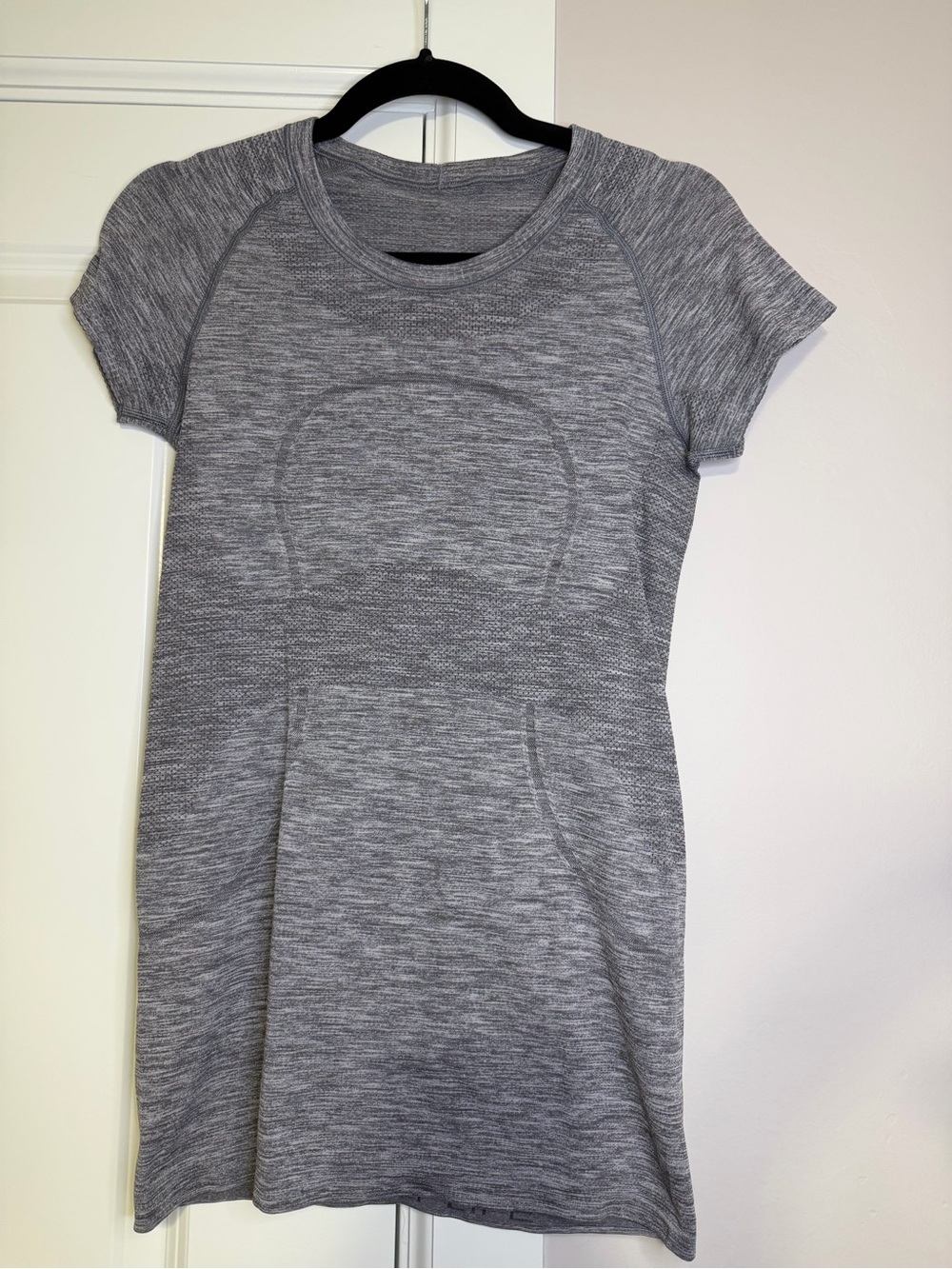 Lululemon Swiftly Tech Short Sleeve Size 6